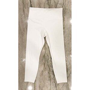 Ultra High rise Elation 7/8 Tight Legging. Size M. White
